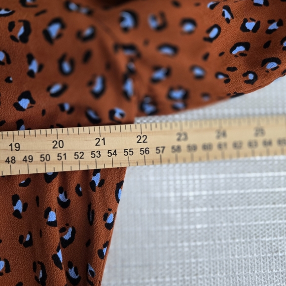 Women's A New Approach Pull over Leopard Print Blouse XL Elastic Cuff - Picture 9 of 10